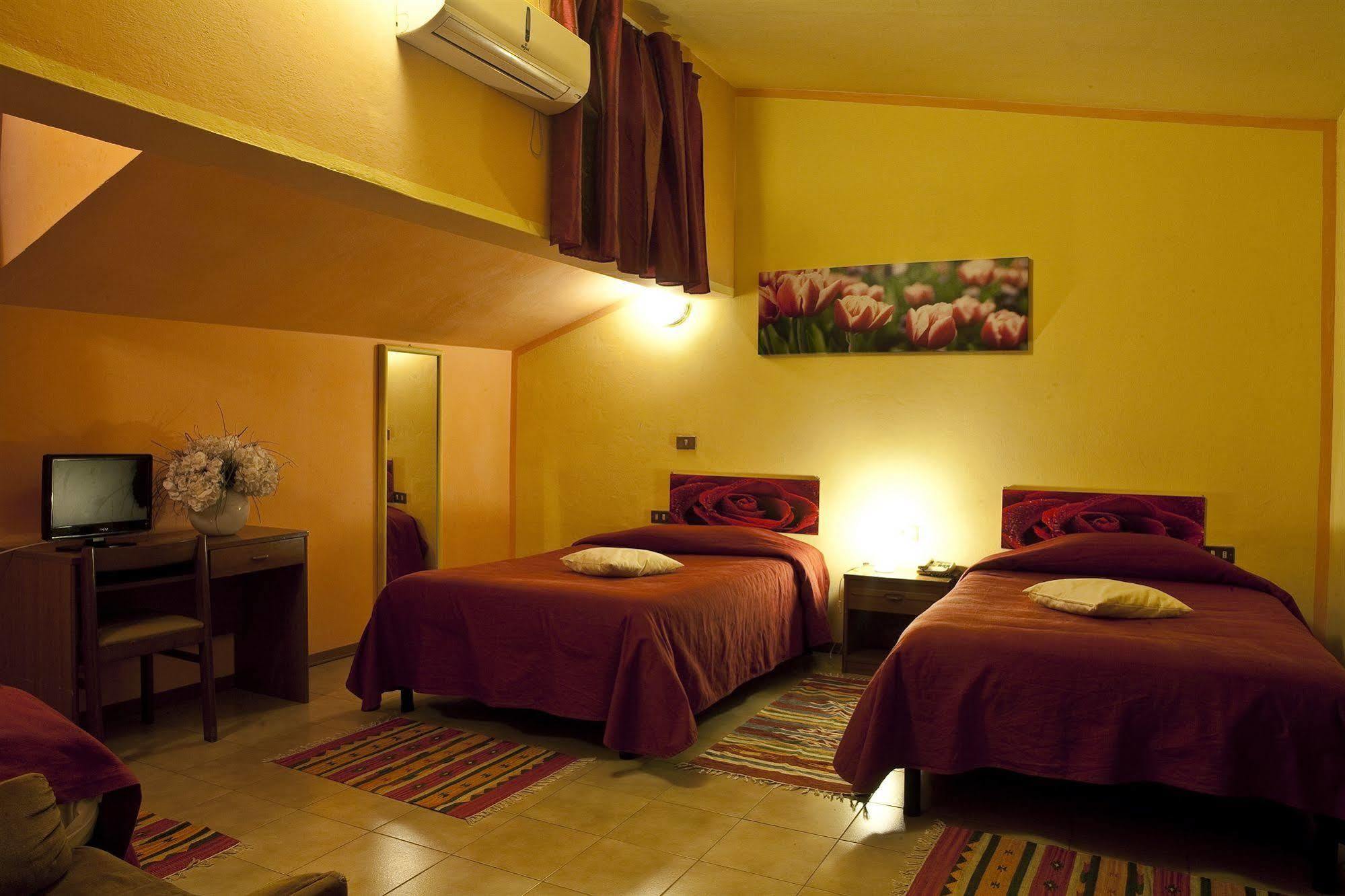 Hotel Centro กัมปีบีเซนซีโอ ภายนอก รูปภาพ