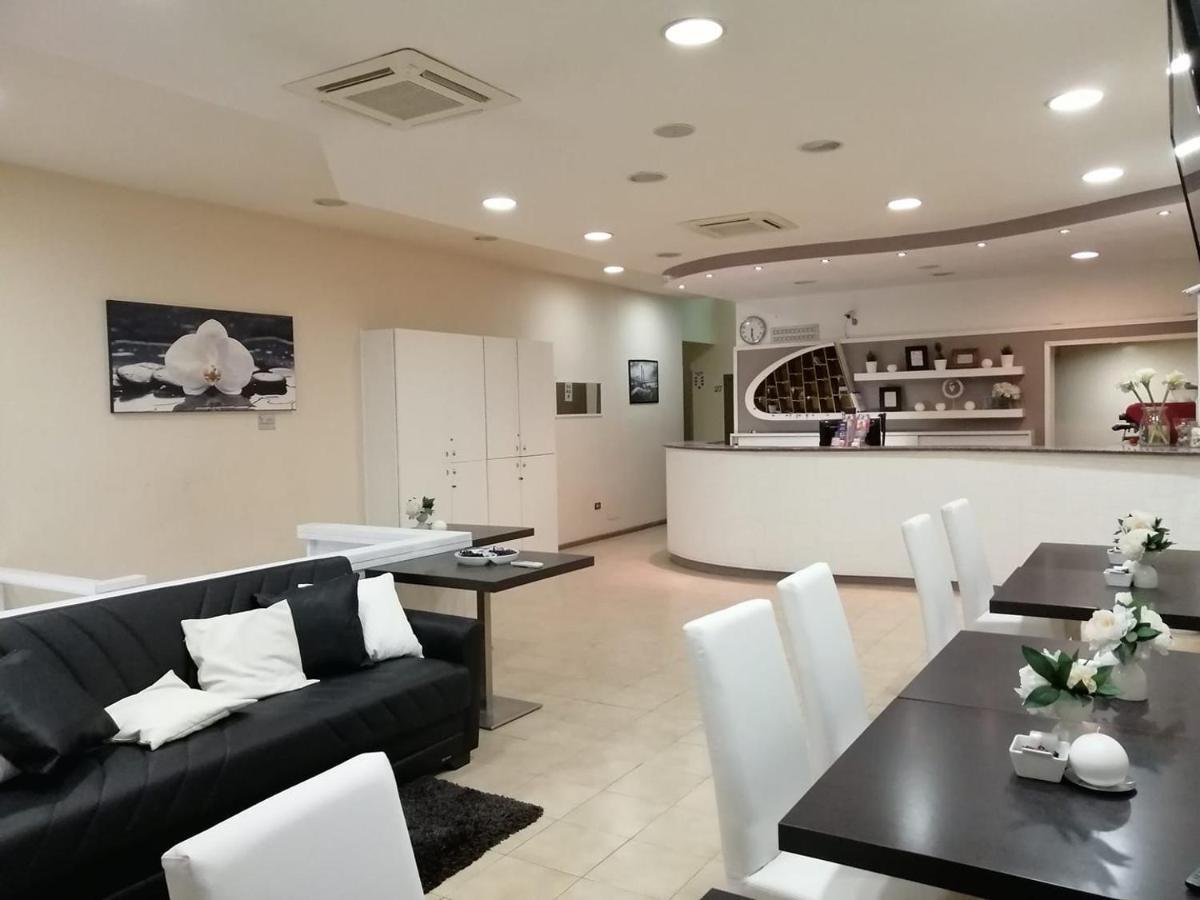 Hotel Centro กัมปีบีเซนซีโอ ภายนอก รูปภาพ