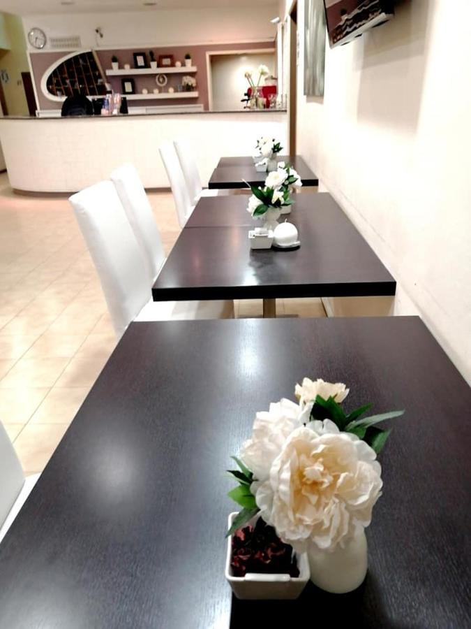 Hotel Centro กัมปีบีเซนซีโอ ภายนอก รูปภาพ